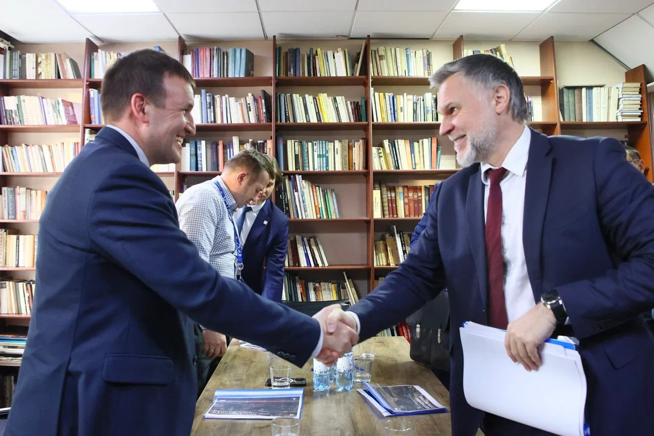 Кирилл Бычков: Провели продуктивную рабочую встречу с вице-президентом по взаимодействию с органами государственной власти ПАО «МТС» Андреем Викторовичем Рего Кирилл Бычков: Провели продуктивную рабочую встречу с вице-президентом по взаимодействию с органами государственной власти ПАО «МТС» Андреем Викторовичем Рего