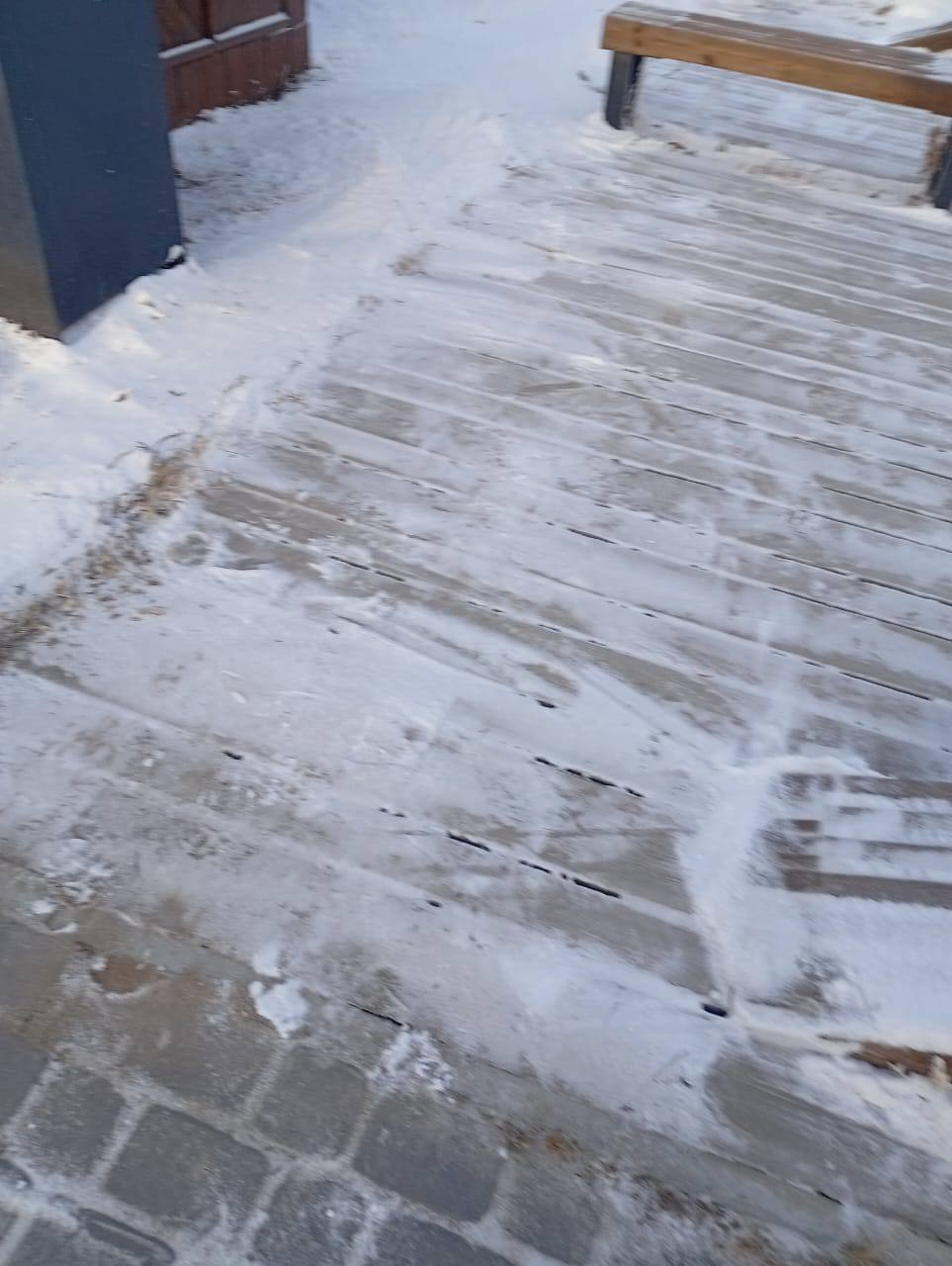 Ежедневная работа муниципальных дворников по уборке снега и мусора на территории Автодорожного округа Ежедневная работа муниципальных дворников по уборке снега и мусора на территории Автодорожного округа