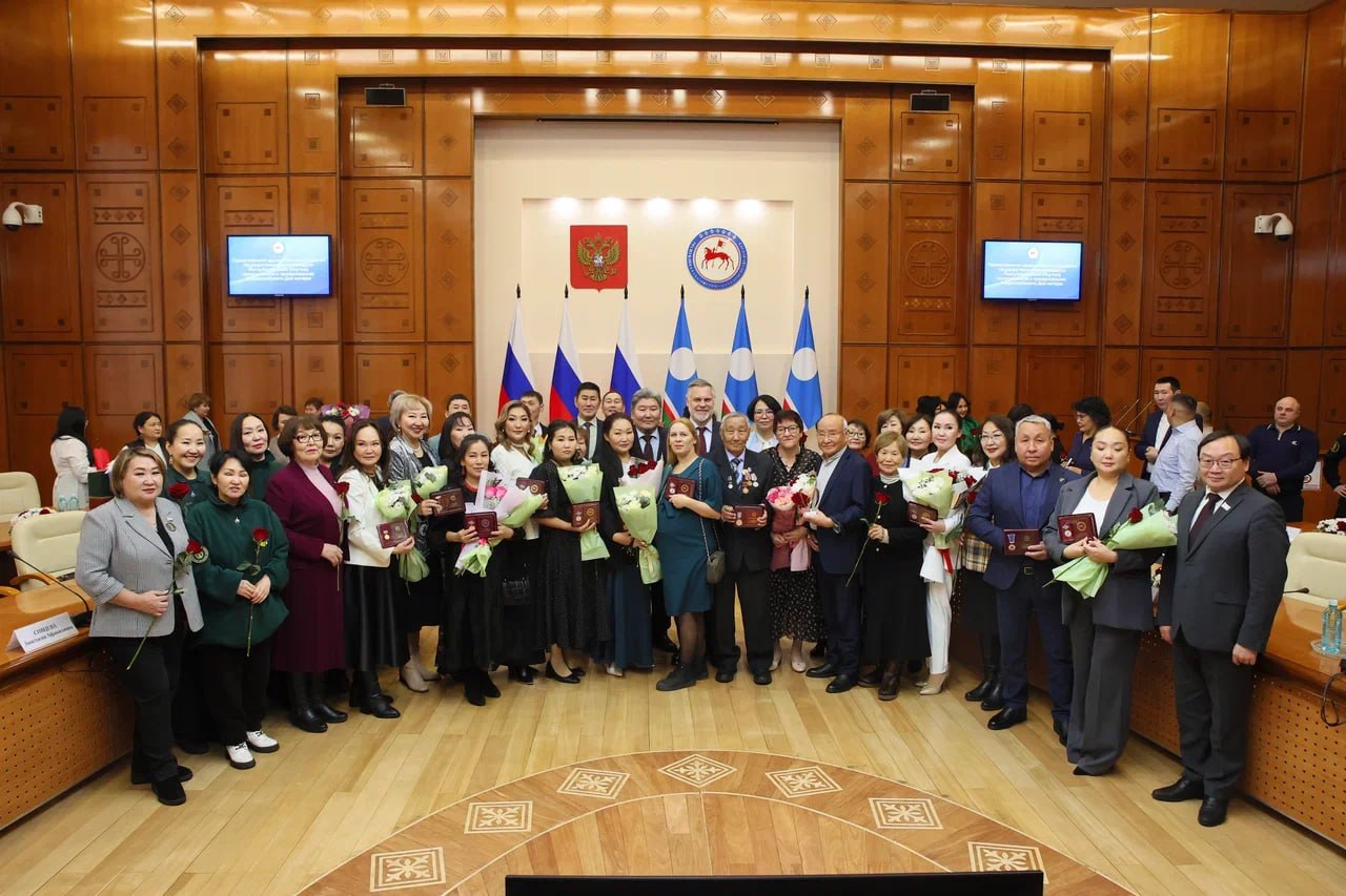 Кирилл Бычков: В преддверии Дня матери в России вручил государственные награды тем, кто своей заботой и любовью формирует прочный фундамент будущего нашей республики Кирилл Бычков: В преддверии Дня матери в России вручил государственные награды тем, кто своей заботой и любовью формирует прочный фундамент будущего нашей республики