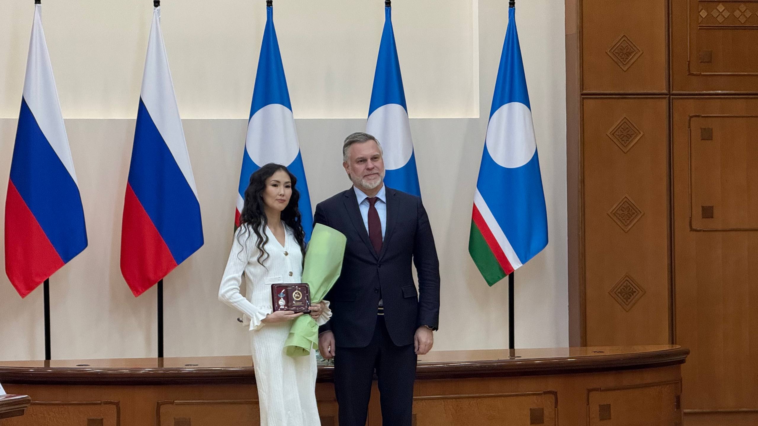 В Якутске торжественно вручили награды многодетным матерям Республики Саха (Якутия) в преддверии Дня матери В Якутске торжественно вручили награды многодетным матерям Республики Саха (Якутия) в преддверии Дня матери