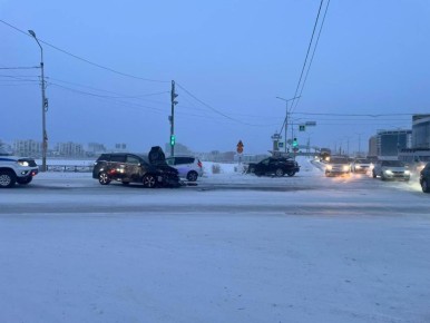 В результате ДТП в г.Якутске загорелся автомобиль