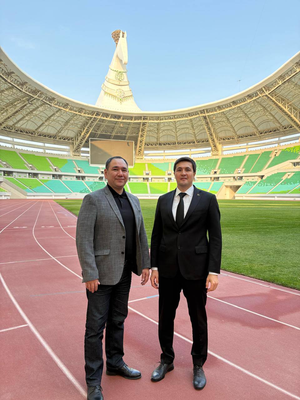 В ходе рабочего визита в Туркменистан Президент Международного комитета «Дети Азии» Владимир Максимов и Генеральный секретарь НОК Туркменистана Ата Акмаммедов посетили спортивный комплекс — Олимпийский городок в Ашхабаде В ходе рабочего визита в Туркменистан Президент Международного комитета «Дети Азии» Владимир Максимов и Генеральный секретарь НОК Туркменистана Ата Акмаммедов посетили спортивный комплекс — Олимпийский городок в Ашхабаде
