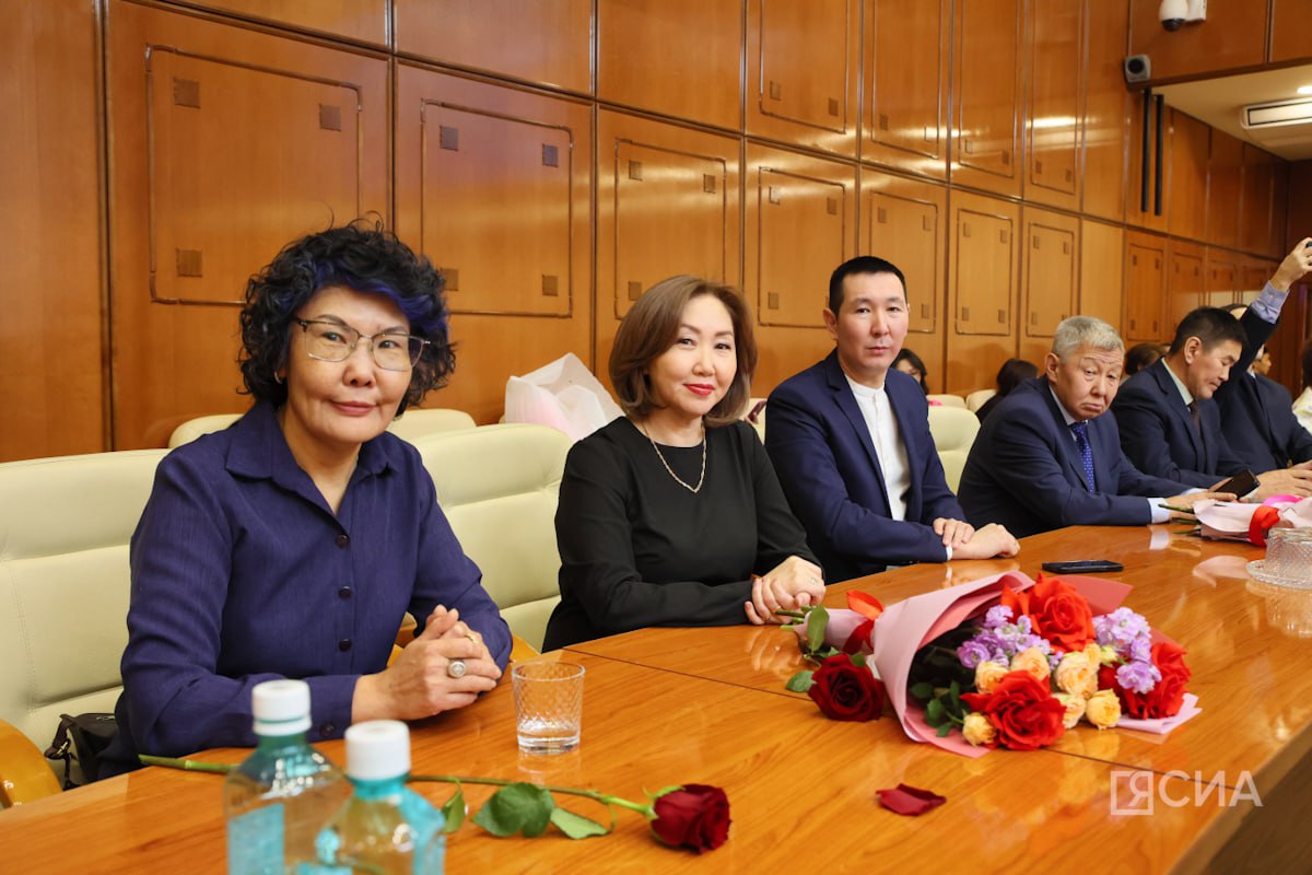 В Якутии вручили государственные награды многодетным матерям В Якутии вручили государственные награды многодетным матерям