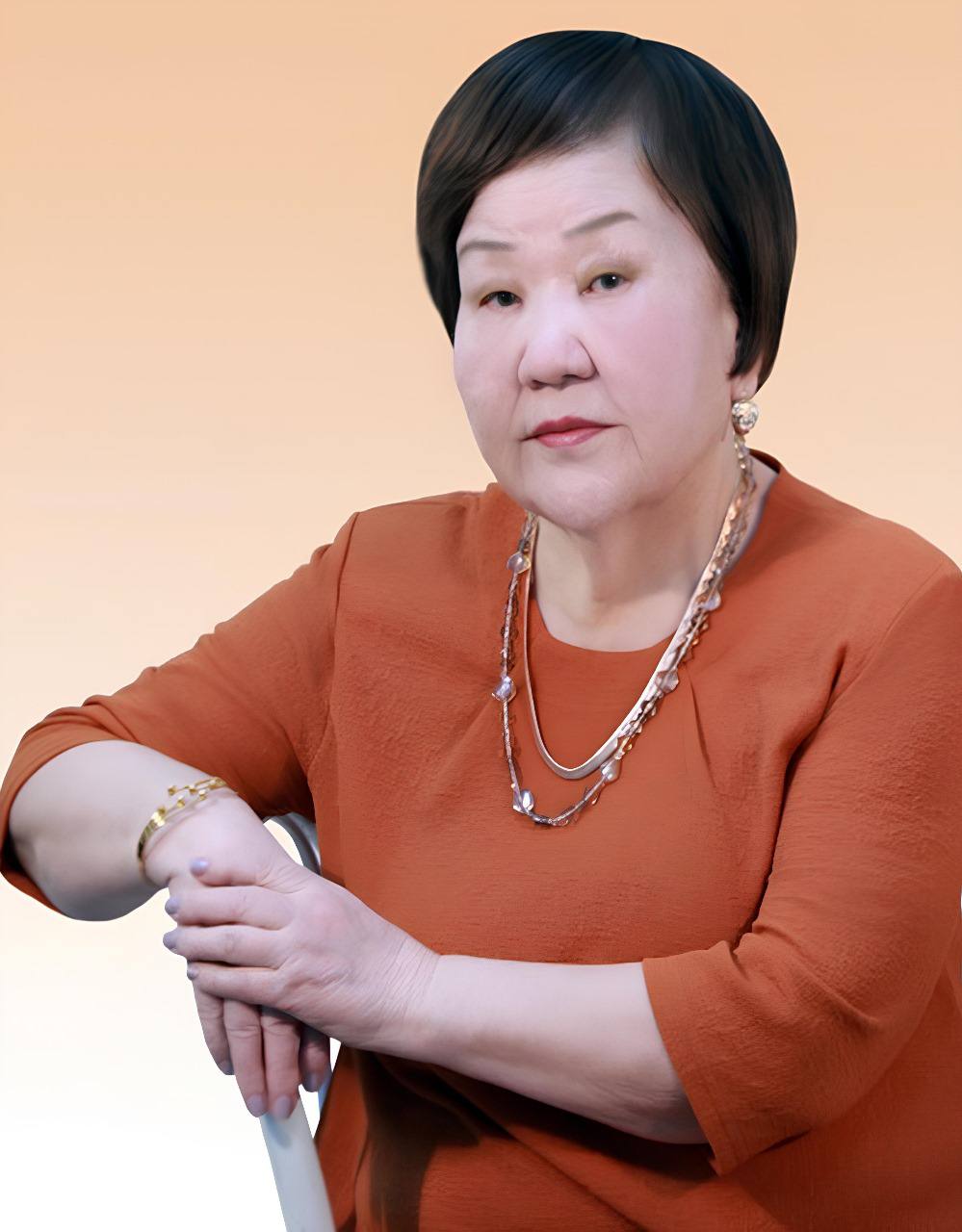 #БЛЙДЭР. Ууйааччы Клавдия Васильева: “Оону айымньылаахтык иитии – барыбыт соруга” Оскуола иннинээи саастаах оолору рэтиигэ-иитиигэ олоун 40-тан тахса сылын анаабыт, ол иигэр 28-с сылын оолорго аналлаах иитэр-рэтэр кинигэни...