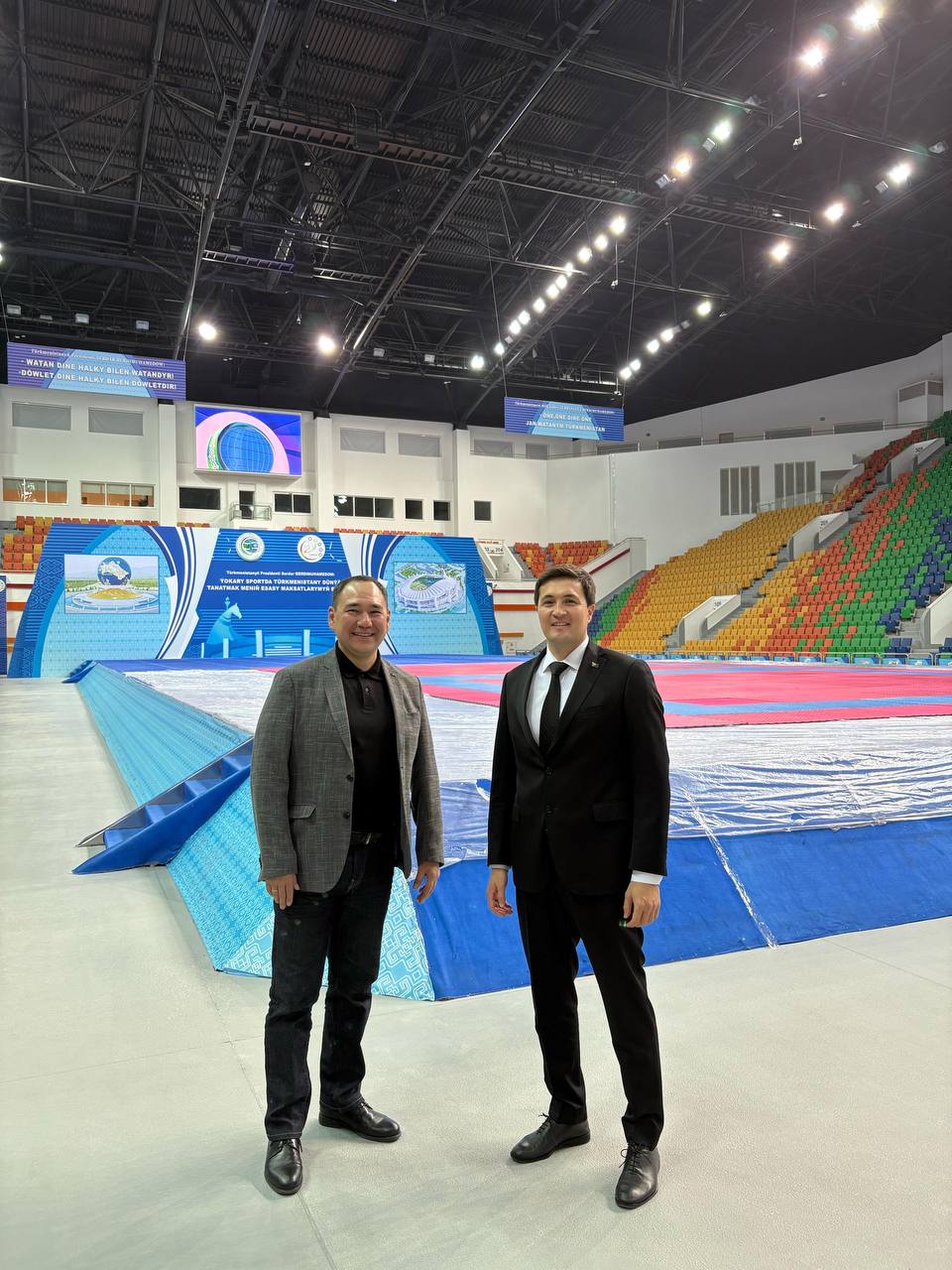 В ходе рабочего визита в Туркменистан Президент Международного комитета «Дети Азии» Владимир Максимов и Генеральный секретарь НОК Туркменистана Ата Акмаммедов посетили спортивный комплекс — Олимпийский городок в Ашхабаде В ходе рабочего визита в Туркменистан Президент Международного комитета «Дети Азии» Владимир Максимов и Генеральный секретарь НОК Туркменистана Ата Акмаммедов посетили спортивный комплекс — Олимпийский городок в Ашхабаде
