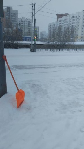 Зима укрыла город пушистым покрывалом