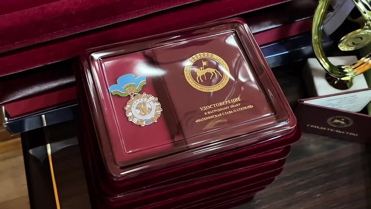 Кирилл Бычков: В преддверии Дня матери в России вручил государственные награды тем, кто своей заботой и любовью формирует прочный фундамент будущего нашей республики