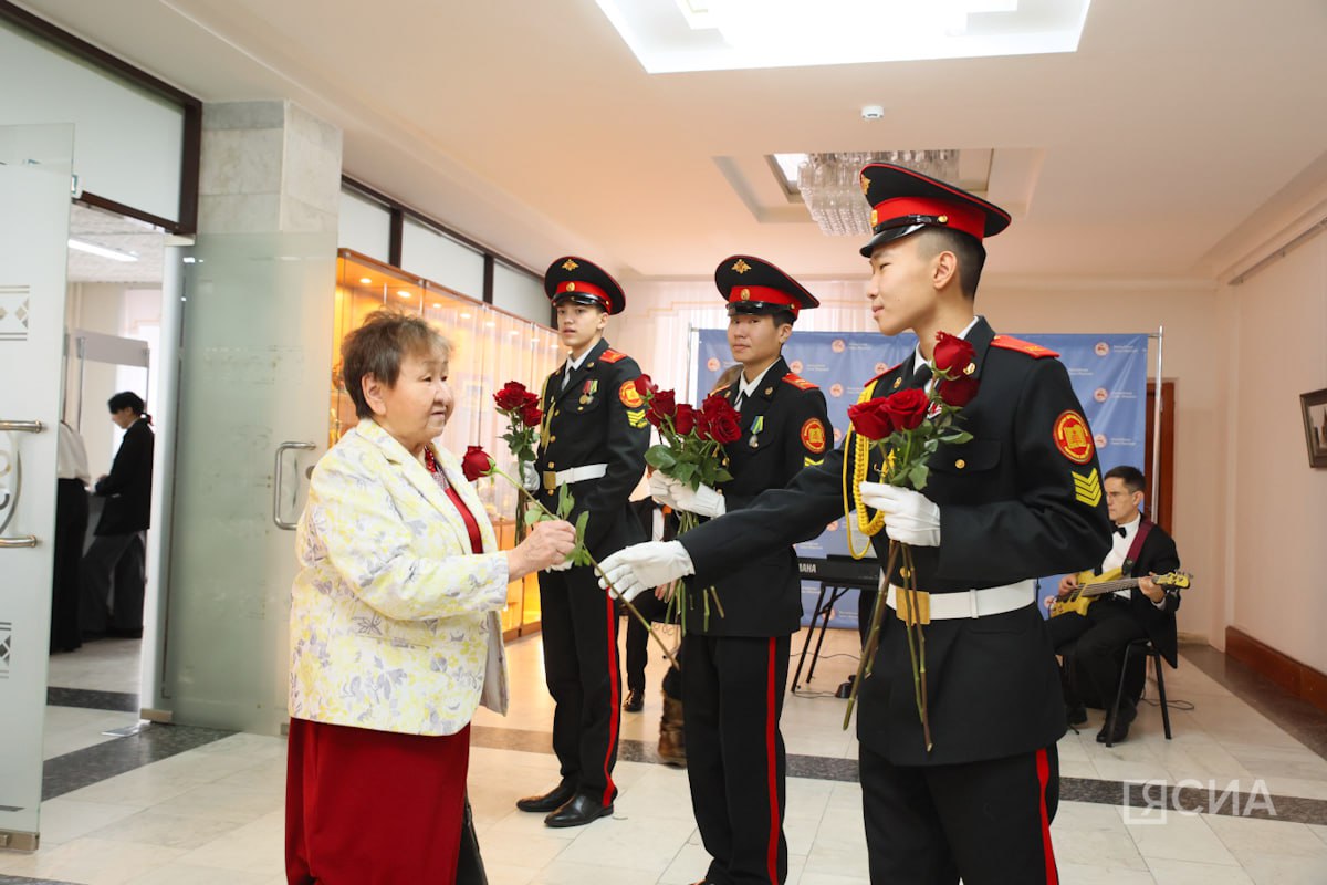 В Якутии вручили государственные награды многодетным матерям В Якутии вручили государственные награды многодетным матерям