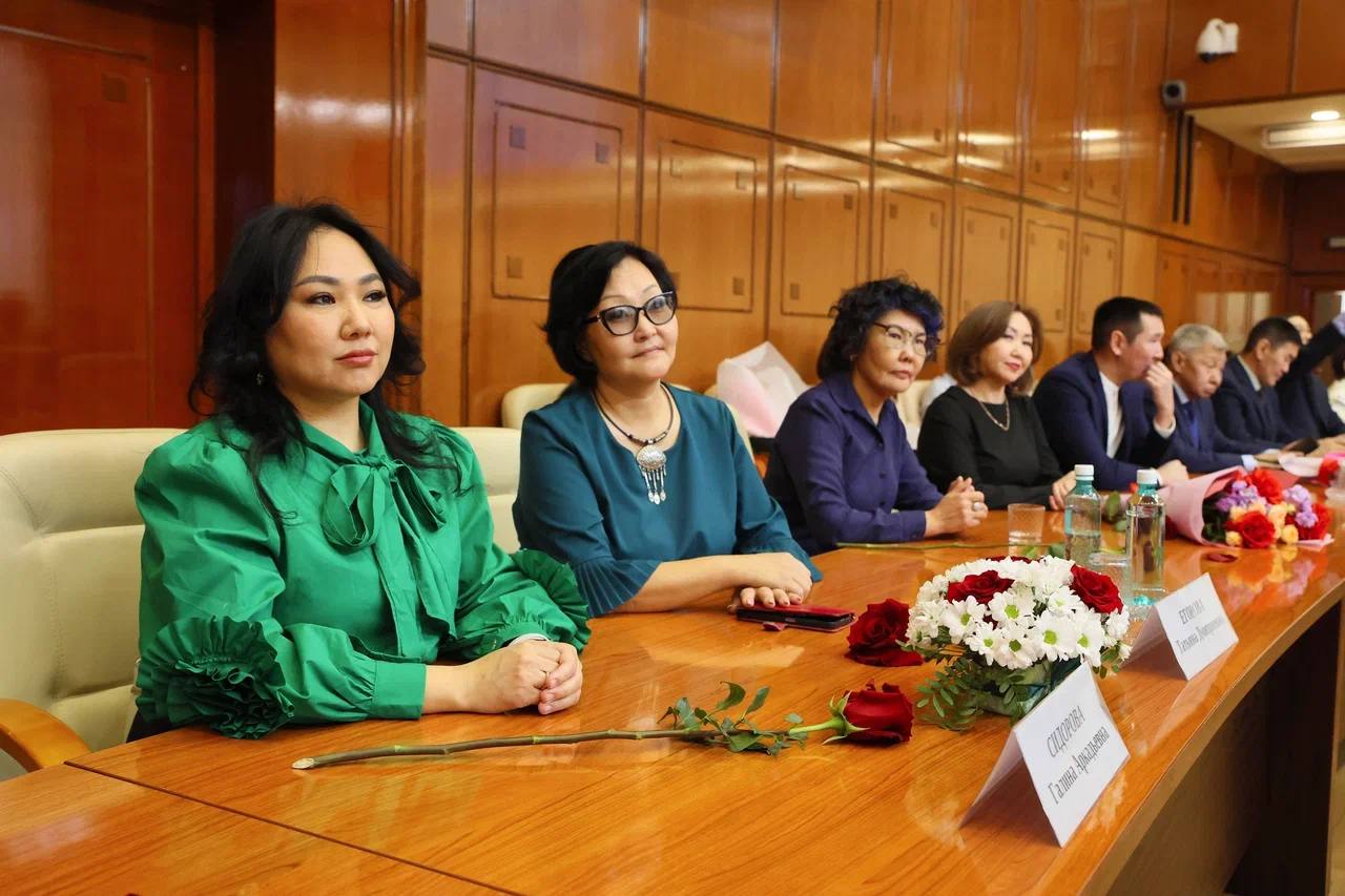 Кирилл Бычков: В преддверии Дня матери в России вручил государственные награды тем, кто своей заботой и любовью формирует прочный фундамент будущего нашей республики Кирилл Бычков: В преддверии Дня матери в России вручил государственные награды тем, кто своей заботой и любовью формирует прочный фундамент будущего нашей республики