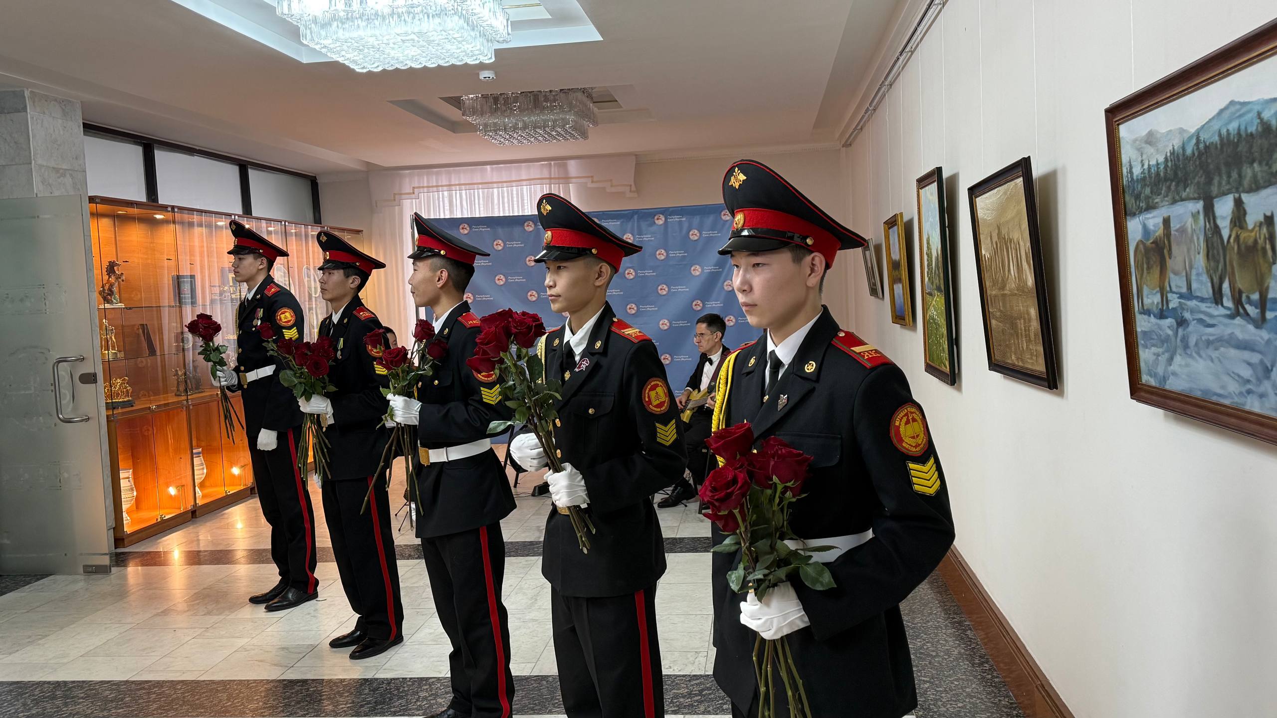 В Якутске торжественно вручили награды многодетным матерям Республики Саха (Якутия) в преддверии Дня матери В Якутске торжественно вручили награды многодетным матерям Республики Саха (Якутия) в преддверии Дня матери