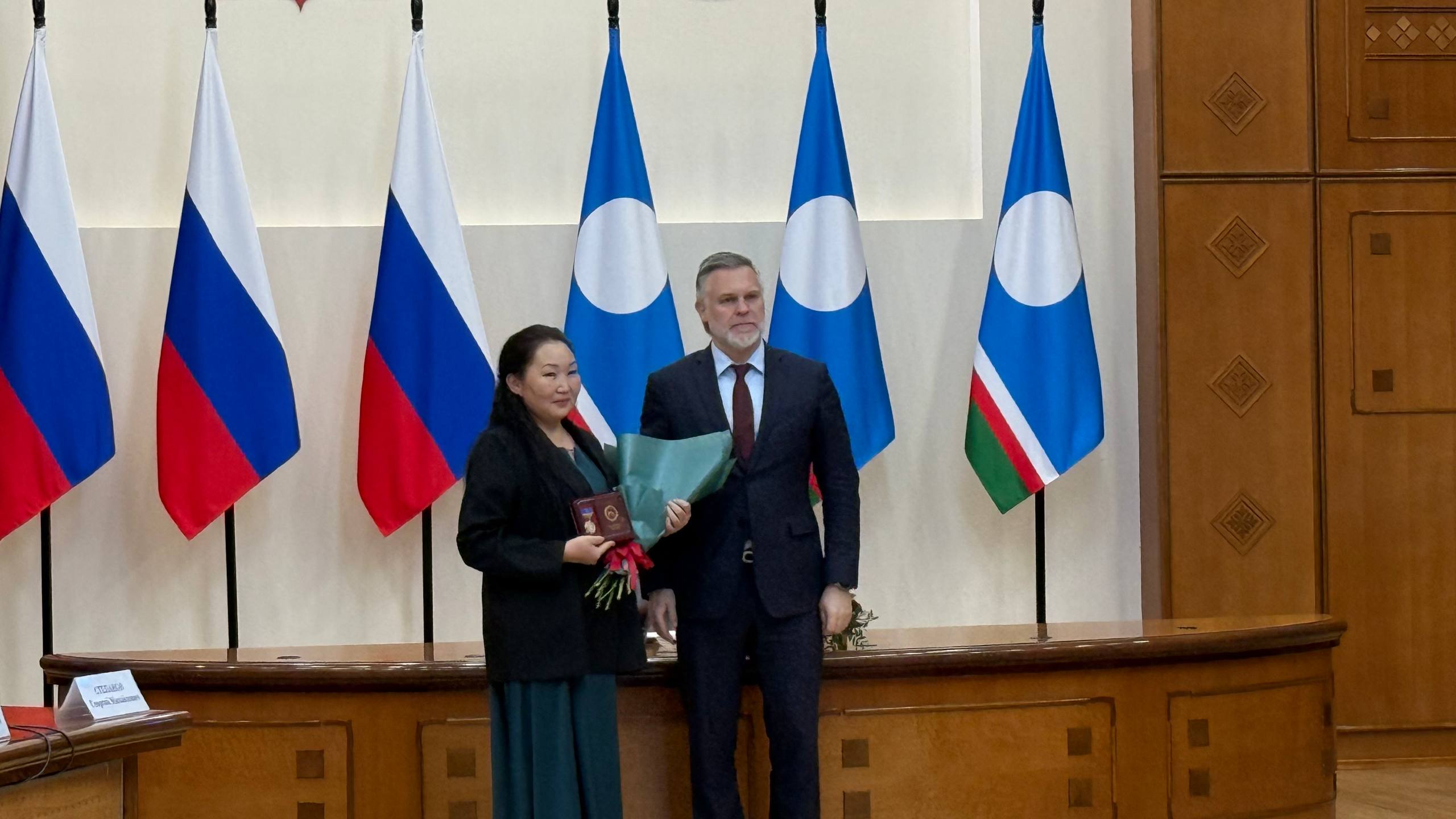 В Якутске торжественно вручили награды многодетным матерям Республики Саха (Якутия) в преддверии Дня матери В Якутске торжественно вручили награды многодетным матерям Республики Саха (Якутия) в преддверии Дня матери