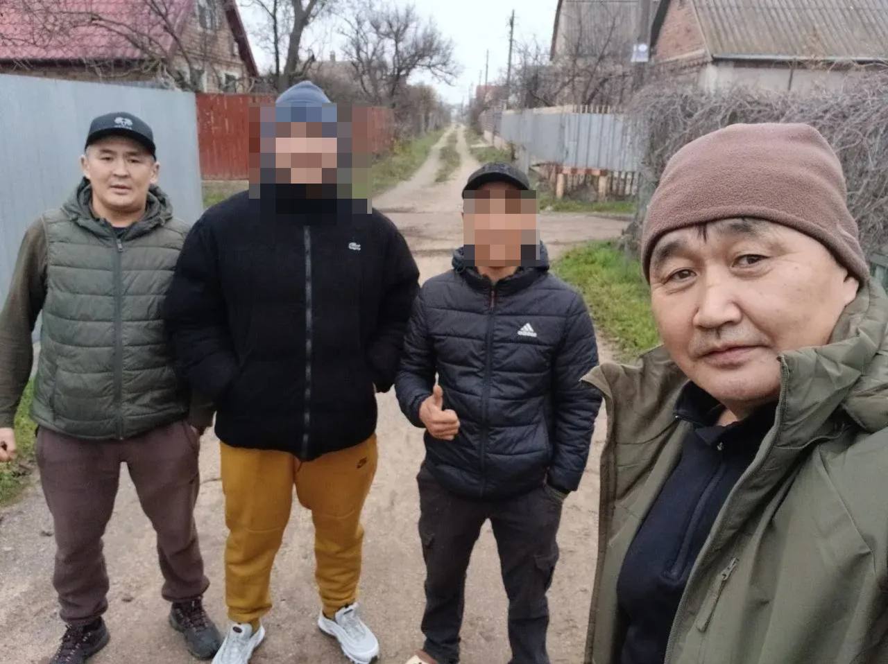 #БАРЫБИИРГЭ. Улуус баылыга Василий Алексеев салайааччылаах делегация уонна миэстэтигэр лэлии сылдьар улуус исписэлииэ Наталья Охлопкова бээээ ДНР Мариуполь, Авдеевка хайысхатынан икки блхх арахсан, биир дойдулаах... #БАРЫБИИРГЭ. Улуус баылыга Василий Алексеев салайааччылаах делегация уонна миэстэтигэр лэлии сылдьар улуус исписэлииэ Наталья Охлопкова бээээ ДНР Мариуполь, Авдеевка хайысхатынан икки блхх арахсан, биир дойдулаах...