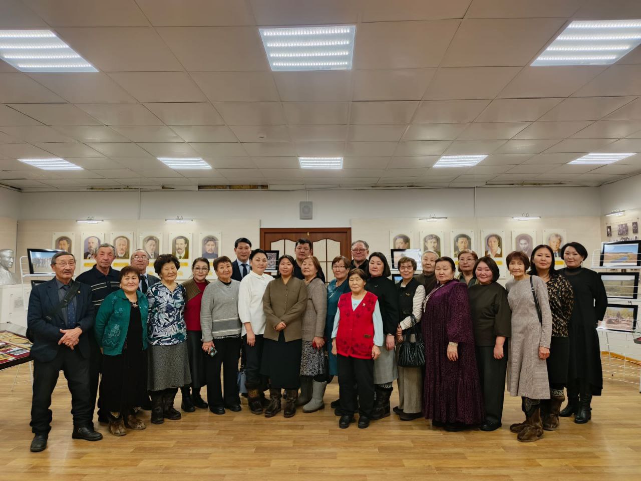 Хааласка "XV-XVIII йэтээи Тыгын аа ууун Истээх Быраан диэн кмллбт сирдэрэ" быыстапка арылынна Хааласка "XV-XVIII йэтээи Тыгын аа ууун Истээх Быраан диэн кмллбт сирдэрэ" быыстапка арылынна