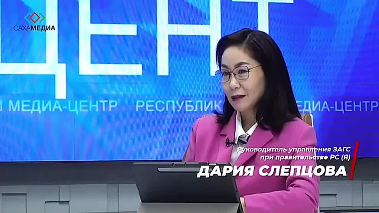 В этом году в Якутии впервые прошли торжественные церемонии бракосочетания на новых локациях: на площади Республики, в городском парке Якутска и в национальном парке «Ленские столбы»