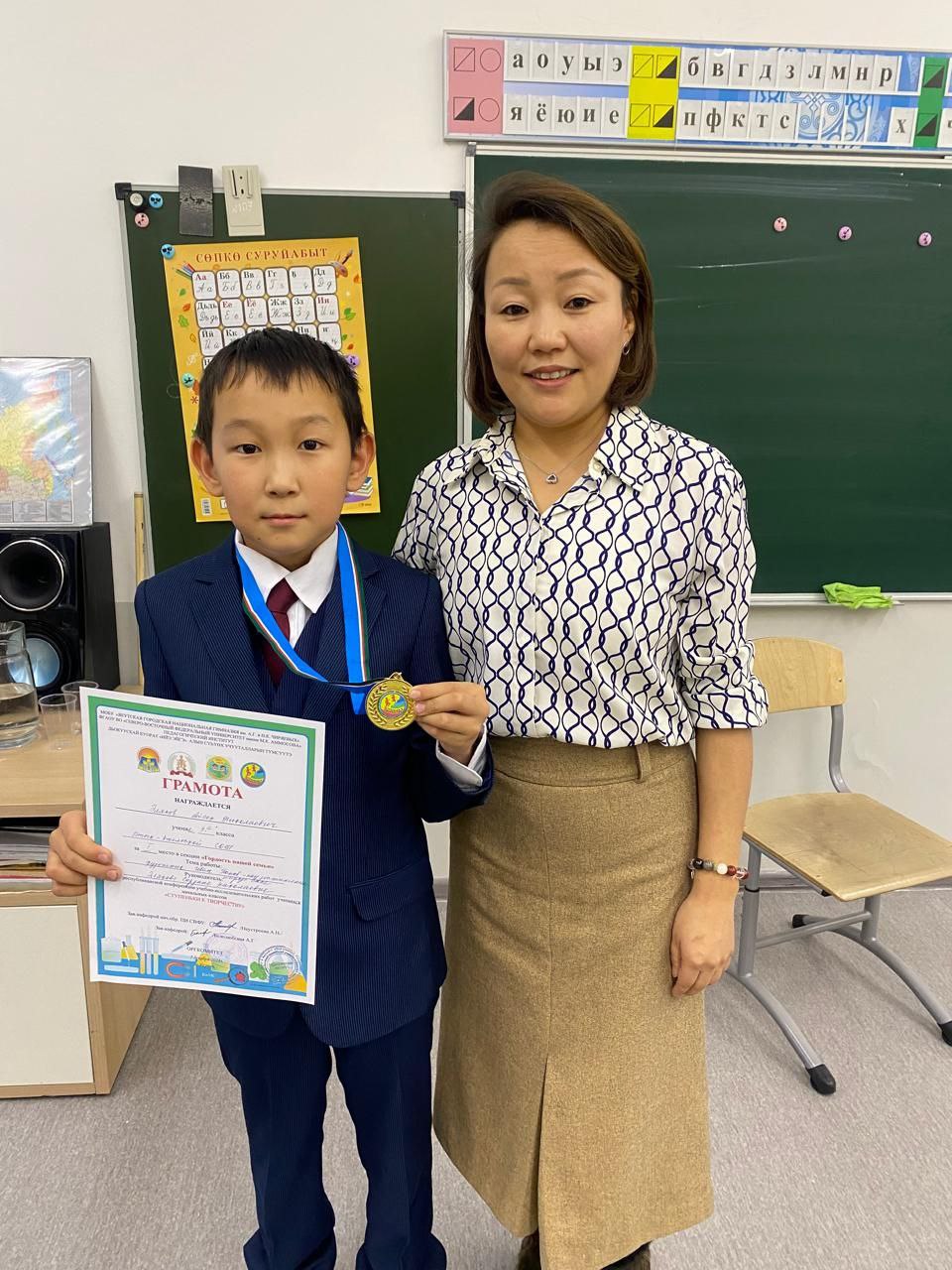 День матери — особенный праздник, наполненный любовью и благодарностью к женщине, которая дарит жизнь, учит добру и согревает своим теплом. День матери — особенный праздник, наполненный любовью и благодарностью к женщине, которая дарит жизнь, учит добру и согревает своим теплом.