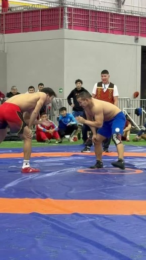 Центральная схватка первого круга: Айсен Семенов победил красивым приемом Якова Дмитриева!