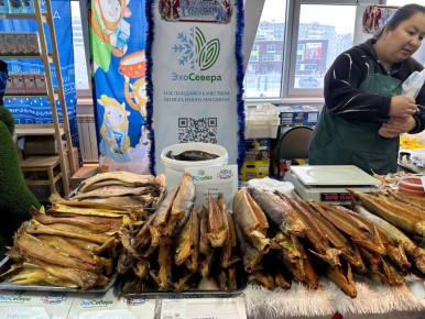 На первом этаже представлена ярмарка местных товаропроизводителей