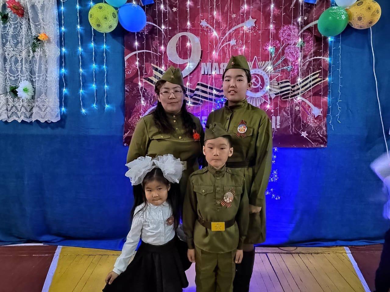 Хорунова Елизавета Амировна председатель Толонской УИК №252, работает в школе учителем английского языка, также является заместителем директора по воспитательной работе, а после обеда подрабатывает воспитателем в детском саду Хорунова Елизавета Амировна председатель Толонской УИК №252, работает в школе учителем английского языка, также является заместителем директора по воспитательной работе, а после обеда подрабатывает воспитателем в детском саду