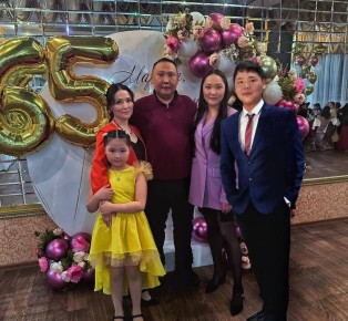 Михайлова Дария Иннокентьевна член УИК 305 с.Арылах Мирнинского района. Работает Дария Иннокентьевна ведущим специалистом в центре по работе с персоналом АК"АЛРОСА" (ПАО)