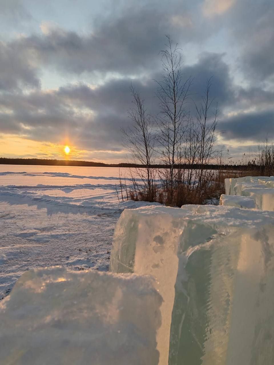 Лаврентьева Александра Николаевна с дочкой Николиной на заготовке льда Лаврентьева Александра Николаевна с дочкой Николиной на заготовке льда