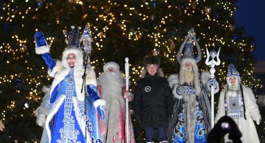 Айсен Николаев: Зима начинается с Якутии!. В Якутске на площади Республики зажглась главная Ёлка республики Айсен Николаев: Зима начинается с Якутии!. В Якутске на площади Республики зажглась главная Ёлка республики