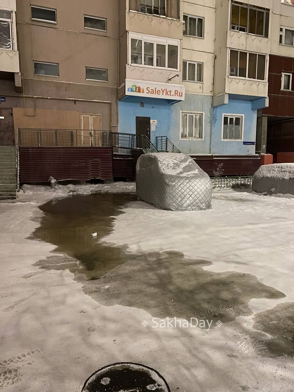 #пишут Машина в луже, Петровского 10/3 #прорыв #пишут Машина в луже, Петровского 10/3 #прорыв