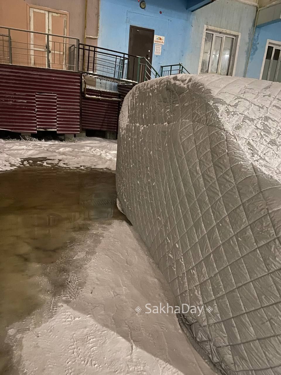 #пишут Машина в луже, Петровского 10/3 #прорыв