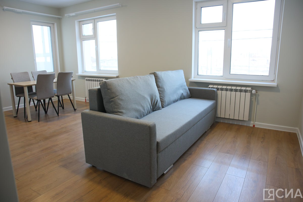 В Якутске специалистам передали ключи от доступного арендного жилья В Якутске специалистам передали ключи от доступного арендного жилья