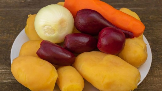 Никакой возни с салатами: этот хитрый трюк с овощами сильно сэкономит время 31 декабря