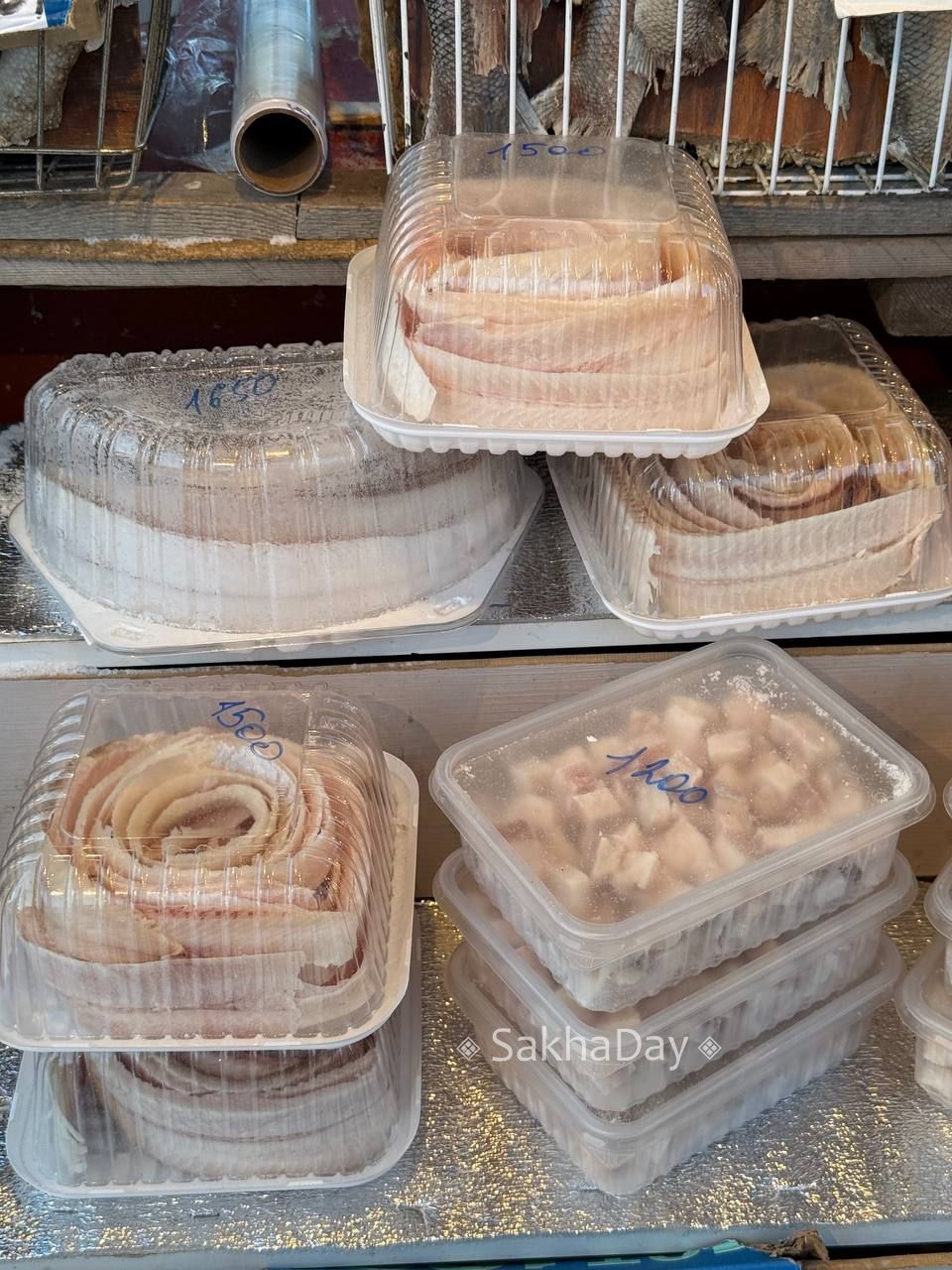 Стоимость готовых наборов строганины и индигирки на рынке в Якутске