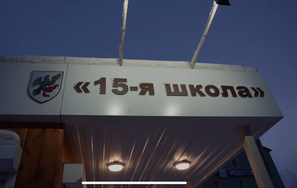 Двери тёплой остановки «15 школа» открыты