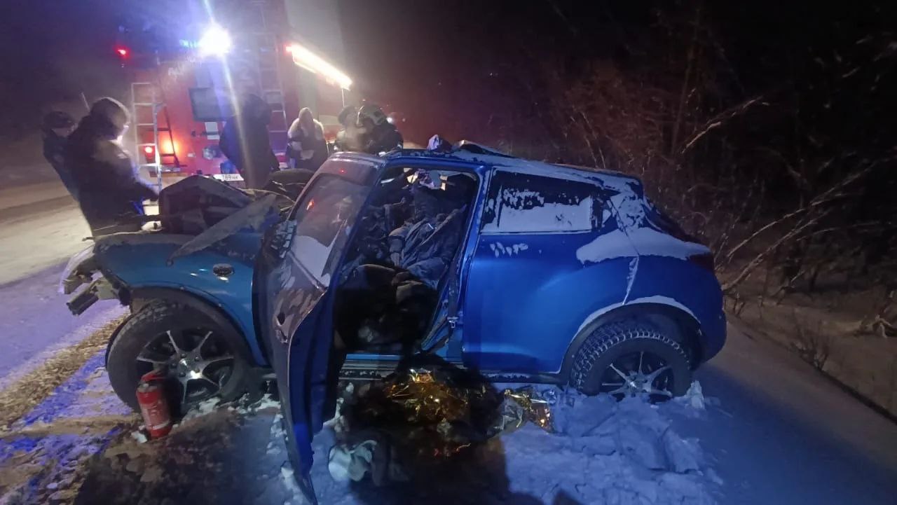 Спасатели деблокировали пострадавших в смертельном ДТП Спасатели деблокировали пострадавших в смертельном ДТП