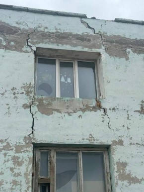 Жители многоквартирного дома по адресу Ново-Карьерная, 43/3 в Якутске добились реакции федеральных ведомств после того, как опубликовали отчаянную жалобу о состоянии своего жилья