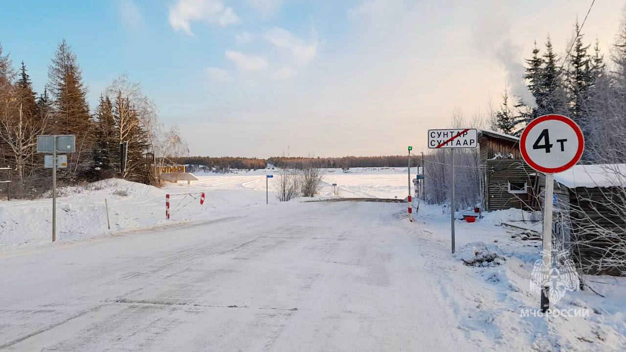 В Якутии разрешено движение по 16 ледовым переправам В Якутии разрешено движение по 16 ледовым переправам
