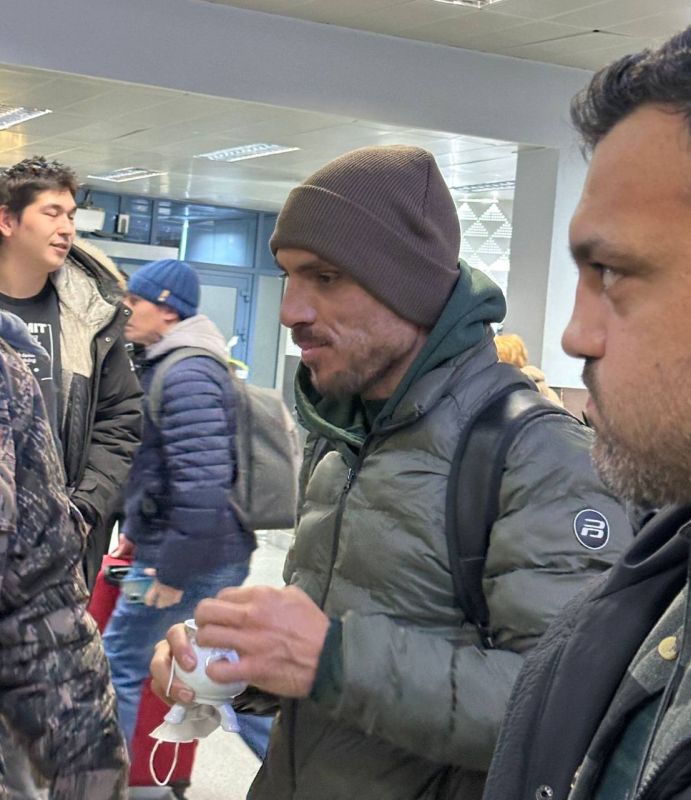 В Якутск продолжают съезжаться участники Вечера профессионального бокса «Вызов Севера» В Якутск продолжают съезжаться участники Вечера профессионального бокса «Вызов Севера»