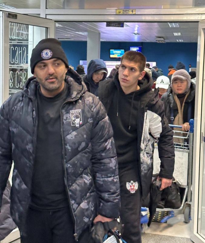 В Якутск продолжают съезжаться участники Вечера профессионального бокса «Вызов Севера» В Якутск продолжают съезжаться участники Вечера профессионального бокса «Вызов Севера»