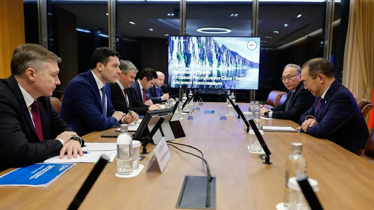 Глава Якутии и министр промышленности и торговли РФ обсудили развитие промышленного потенциала республики