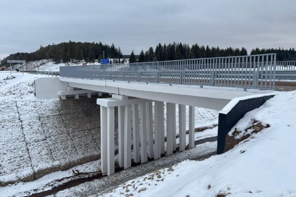 В Якутии обновили 96 км региональных автодорог В Якутии обновили 96 км региональных автодорог