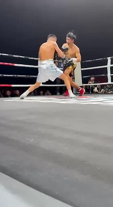 Это была классная работа! Подлинно исторический день для якутского бокса! «Полярный волк» Михаил Варламов завершил турнир «Вызов Севера» великолепной победой над таиландским тигром Физитом Паочантуэком и забрал пояс WBA Asia