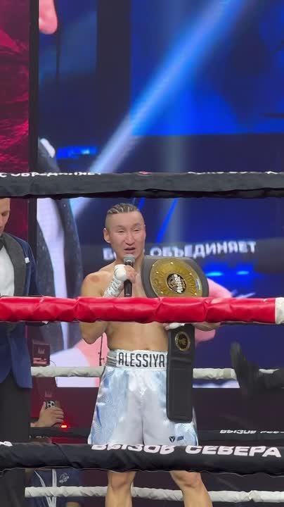 «Вызов Севера»: Алексей Уваровский победил Кая Адамова и завоевал пояс «Чемпиона чемпионов»