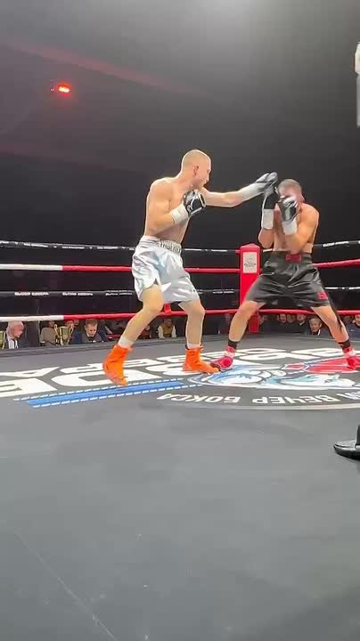 Второй поединок вечера профессионального бокса «Вызов Севера» выдался еще более напряженным