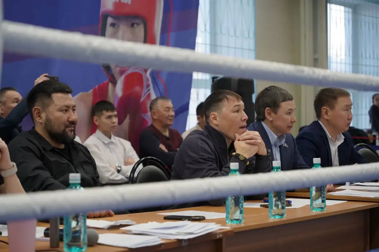 Сегодня глава города Якутска, президент Федерации бокса Якутска Евгений Григорьев и российский боксёр-профессионал, чемпион мира Руслан Проводников приветствовали участников и победителей соревнований на Кубок главы города... Сегодня глава города Якутска, президент Федерации бокса Якутска Евгений Григорьев и российский боксёр-профессионал, чемпион мира Руслан Проводников приветствовали участников и победителей соревнований на Кубок главы города...