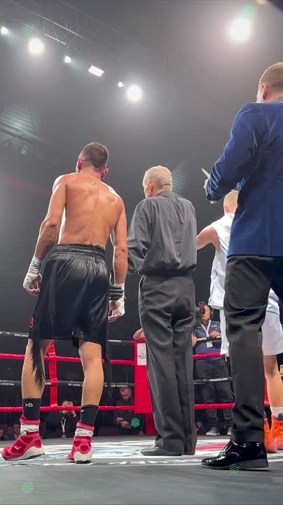 Николай Пшенников единогласным решением судей по итогам шести раундов победил иранца Мохаммада Камали