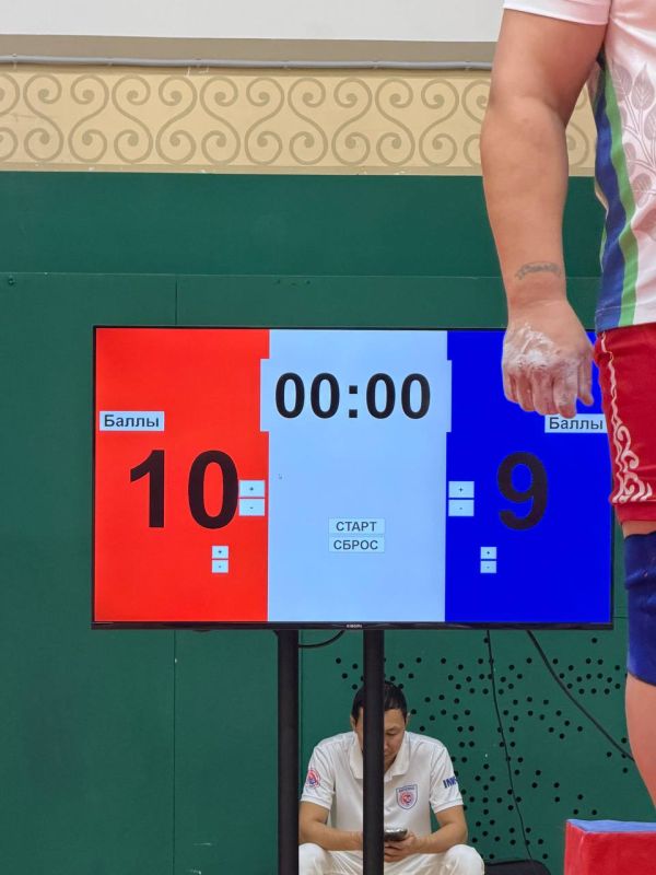 9:8 НЬУРБА - ТОМПО Сборные Нюрбинского и Томпонского районов устроили в первой лиге отличную битву. Интрига держалась до самой последней схватки