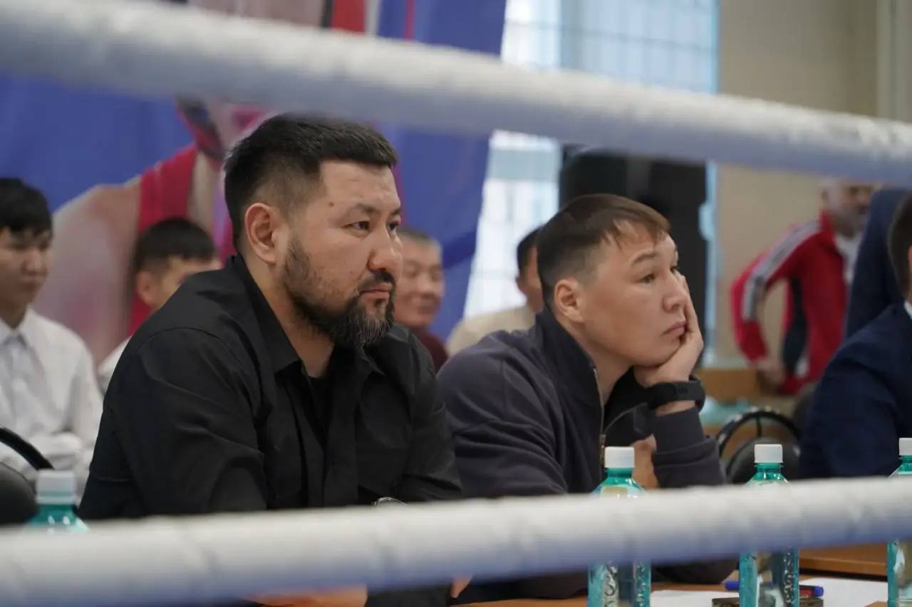 Сегодня глава города Якутска, президент Федерации бокса Якутска Евгений Григорьев и российский боксёр-профессионал, чемпион мира Руслан Проводников приветствовали участников и победителей соревнований на Кубок главы города... Сегодня глава города Якутска, президент Федерации бокса Якутска Евгений Григорьев и российский боксёр-профессионал, чемпион мира Руслан Проводников приветствовали участников и победителей соревнований на Кубок главы города...