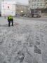 Работа подрядчика по расчистке снега на тротуарах в Центральном округе