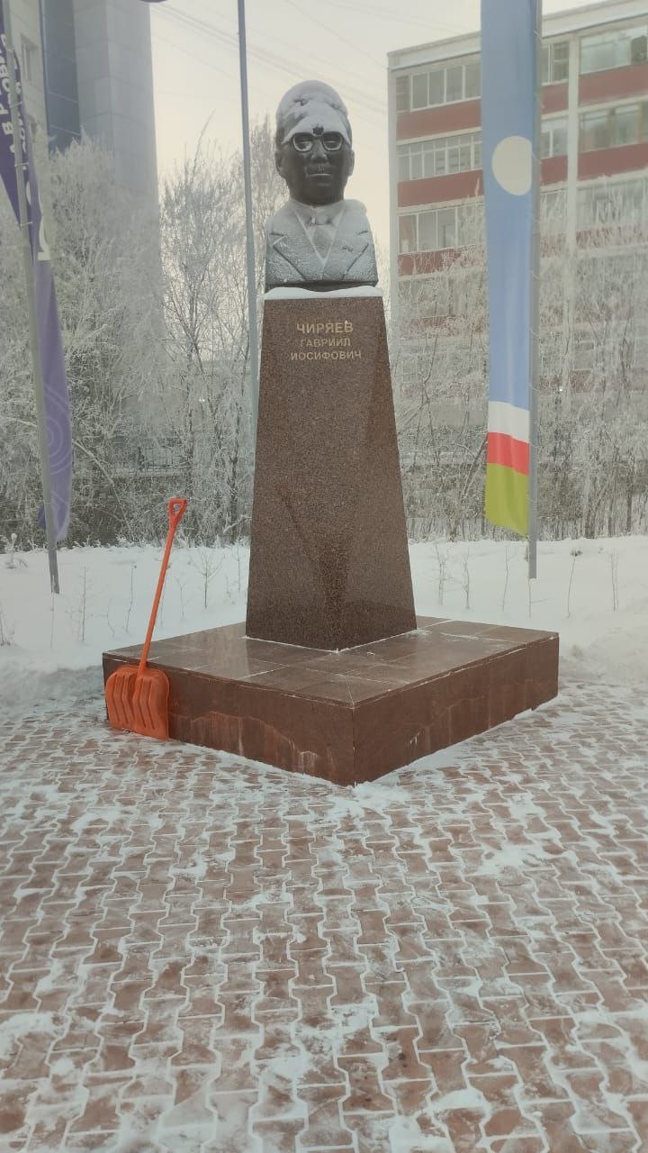 С добрым воскресным утром! Наши муниципальные дворники с особым уважением и заботой очищают мемориалы в Губинском округе С добрым воскресным утром! Наши муниципальные дворники с особым уважением и заботой очищают мемориалы в Губинском округе