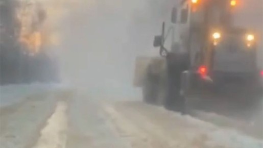 В Якутии на автодороге "Амга" устраняют последствия прорыва воды