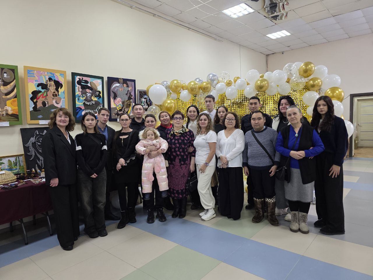 Сотрудники Госавтоинспекции поздравили Хангаласский центр содействия семейному воспитанию с 55-летним юбилеем Сотрудники Госавтоинспекции поздравили Хангаласский центр содействия семейному воспитанию с 55-летним юбилеем