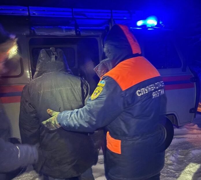 Спасатели эвакуировали заблудившихся туристов с Вилюйского тракта Якутска